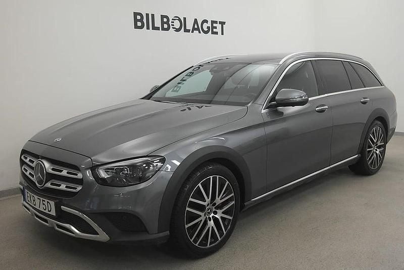 Grå Begagnad 2020 Mercedes E220 SUV | 369 800 kr (Lite dyr) - Bild 1/4