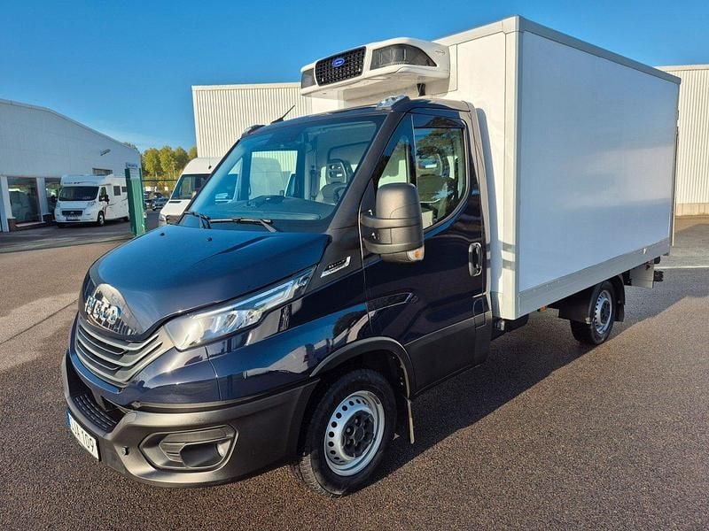 Blå Begagnad 2024 Iveco Daily Van | 615 000 kr - Bild 1/4
