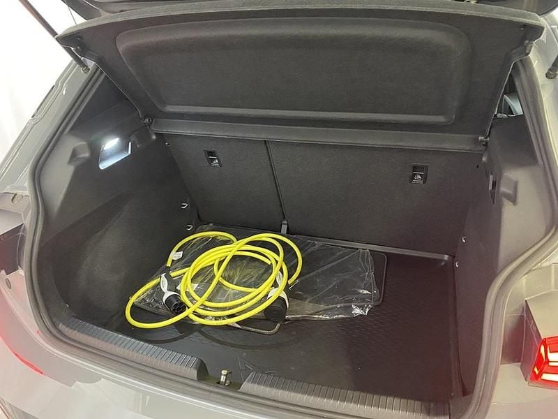 Begagnad Cupra Born e-Boost 169 kW (231 HK) 2023 Vapor grey Halvkombi