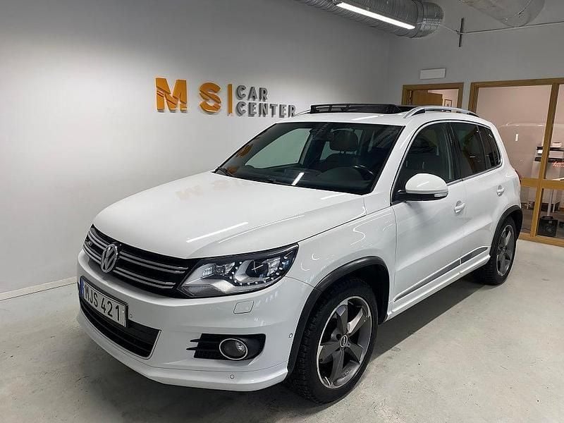 Vit Begagnad 2014 VW Tiguan R-line SUV | 137 900 kr (Marknadspris) - Bild 1/4