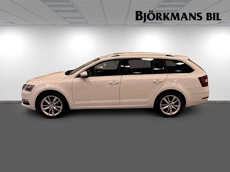 Begagnad Skoda Octavia Style 150 HK (110 kW) 2019 Vit Kombi
