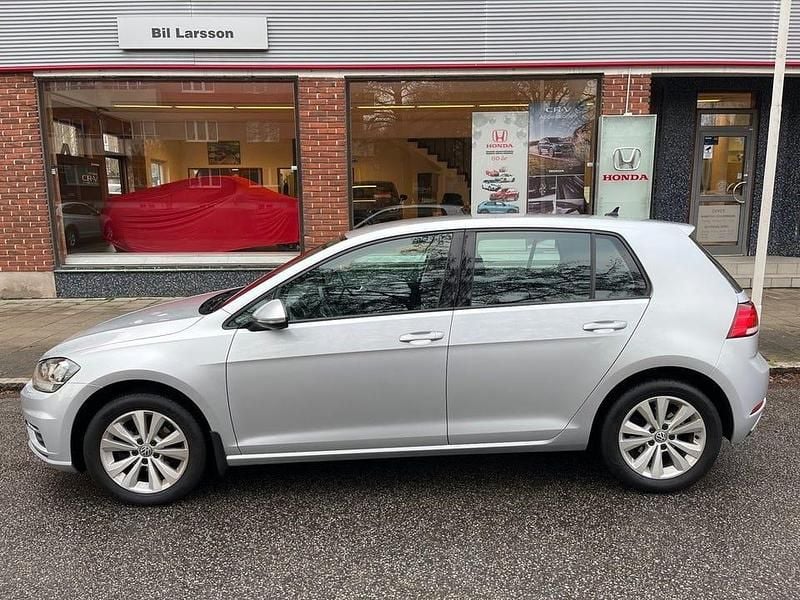 Begagnad VW Golf VII 110 HK (80 kW) 2018 Silver Halvkombi
