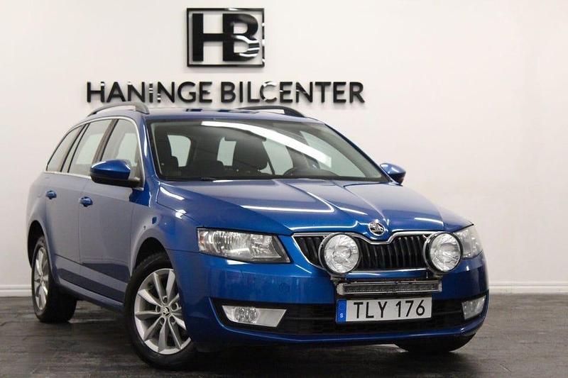 Begagnad Skoda Octavia Ambition 105 HK (77 kW) 2015 Blå Kombi