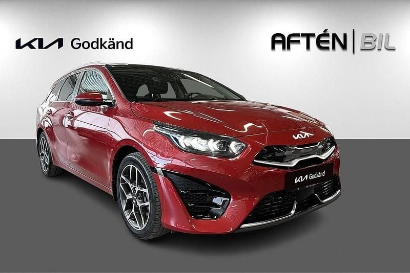 Begagnad Kia Ceed Advance 105 HK (77 kW) 2023 Röd Halvkombi