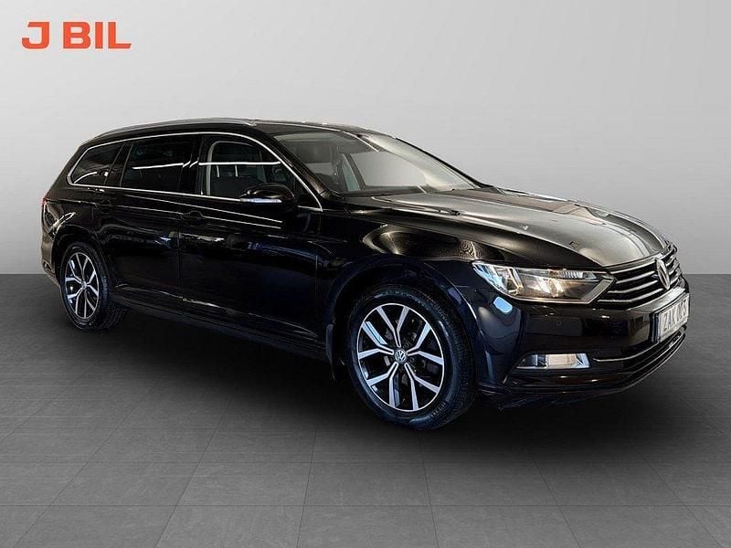Svart Begagnad 2017 VW Passat Kombi | 154 900 kr (Bra pris) - Bild 1/4