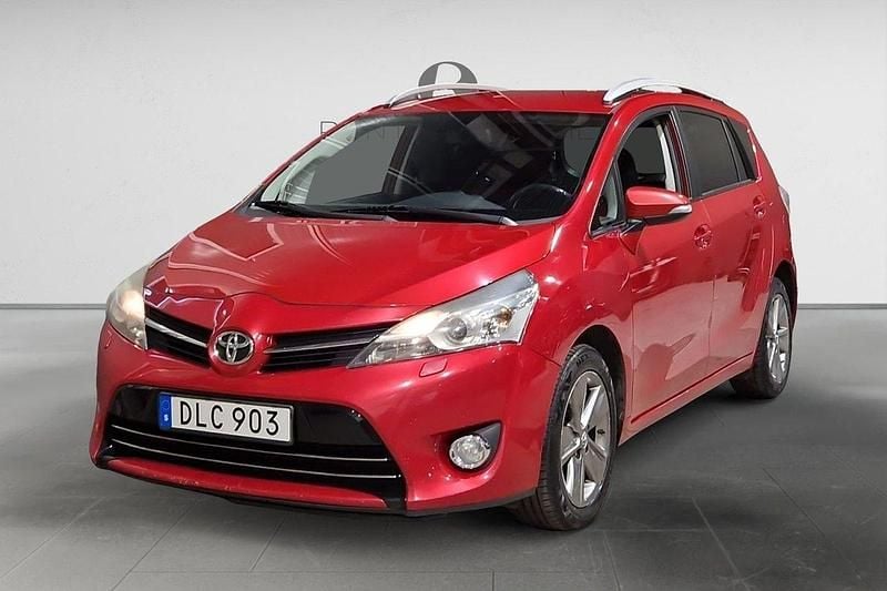 Mörkröd Begagnad 2014 Toyota Verso Edition Minibuss | 89 900 kr (Marknadspris) - Bild 1/3