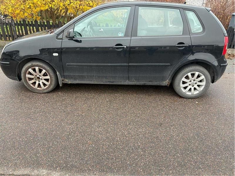 Svart Begagnad 2005 VW Polo Basis Halvkombi | 15 000 kr (Superpris) - Bild 1/1