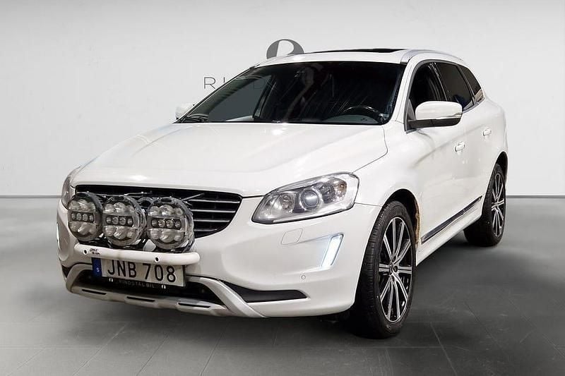 Begagnad Volvo XC60 Summum 220 HK (161 kW) 2015 Vit SUV