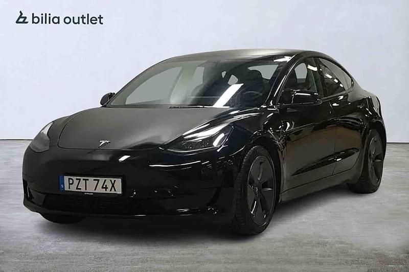 Svart Begagnad 2022 Tesla Model 3 Standard Range Sedan | 299 900 kr (Marknadspris) - Bild 1/1