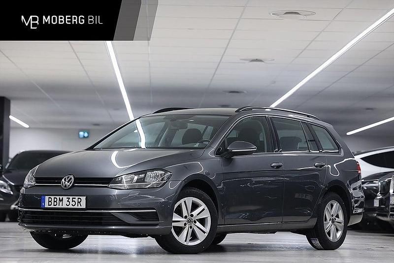 Mörkgrå Begagnad 2020 VW Golf VIII Kombi | 189 900 kr (Bra pris) - Bild 1/2