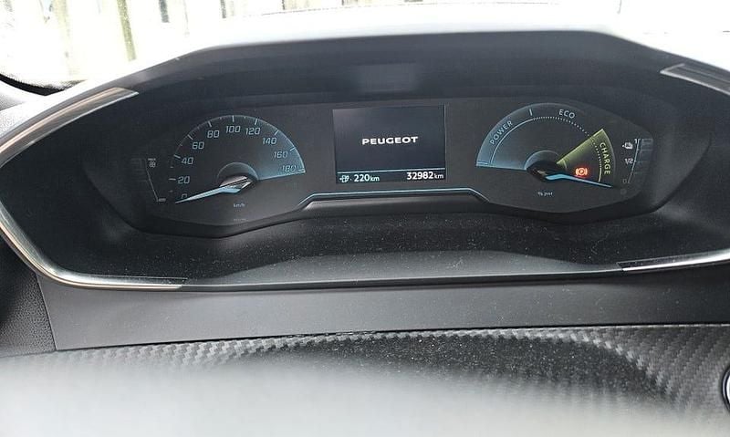 Begagnad Peugeot e-2008 Active 100 kW (136 HK) 2022 SUV