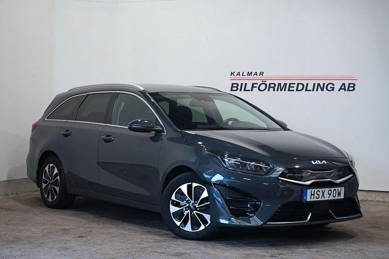 Grå Begagnad 2021 Kia Ceed Sportswagon Advance Kombi | 219 900 kr (Marknadspris) - Bild 1/4