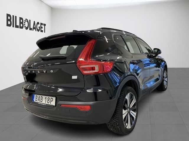 Begagnad Volvo XC40 Core 175 kW (238 HK) 2022 Svart SUV