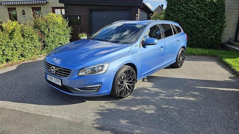 Blå Begagnad 2016 Volvo V60 Momentum Kombi | 150 000 kr (Bra pris) - Bild 1/4