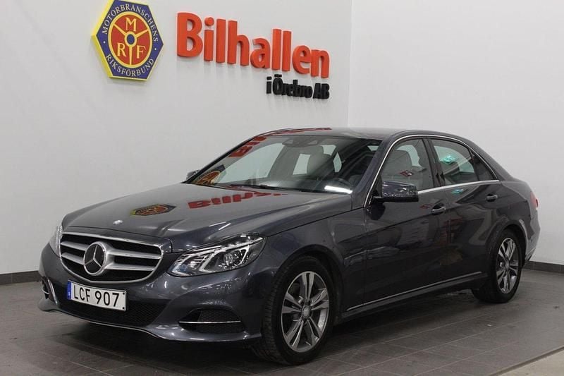 Grå Begagnad 2015 Mercedes E220 Avantgarde Sedan | 169 900 kr (Marknadspris) - Bild 1/4
