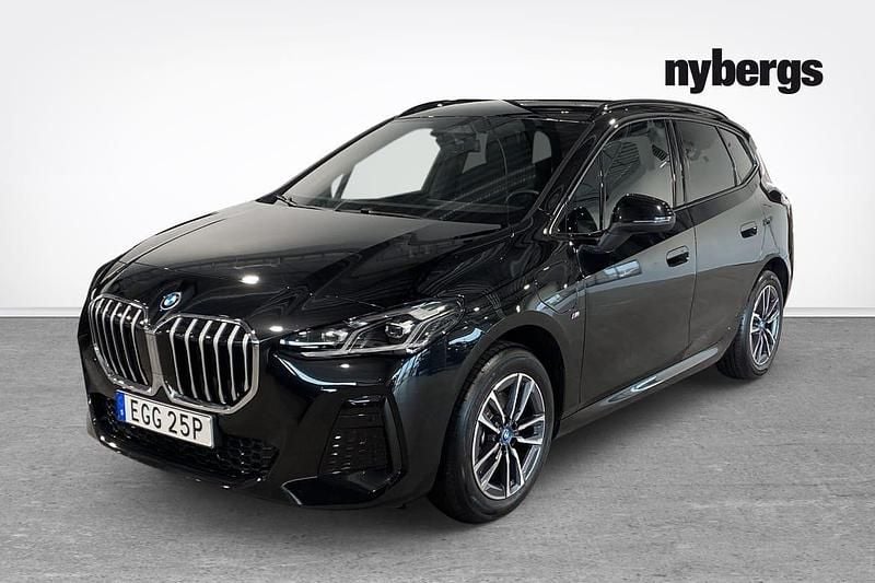 Svart Begagnad 2025 BMW 225 Active Tourer Minibuss | 429 000 kr (Dyr) - Bild 1/4