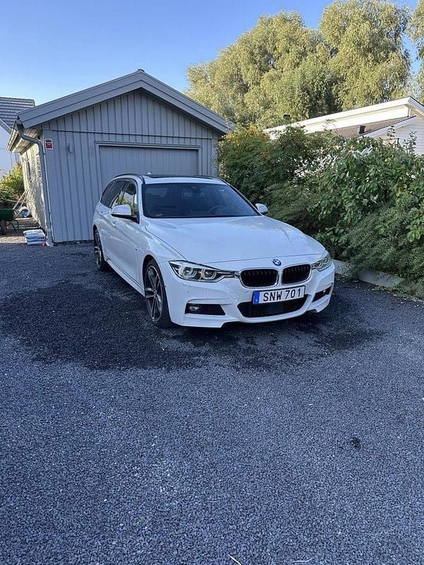 Vit Begagnad 2019 BMW 330 M Sport Kombi | 245 000 kr (Bra pris) - Bild 1/4