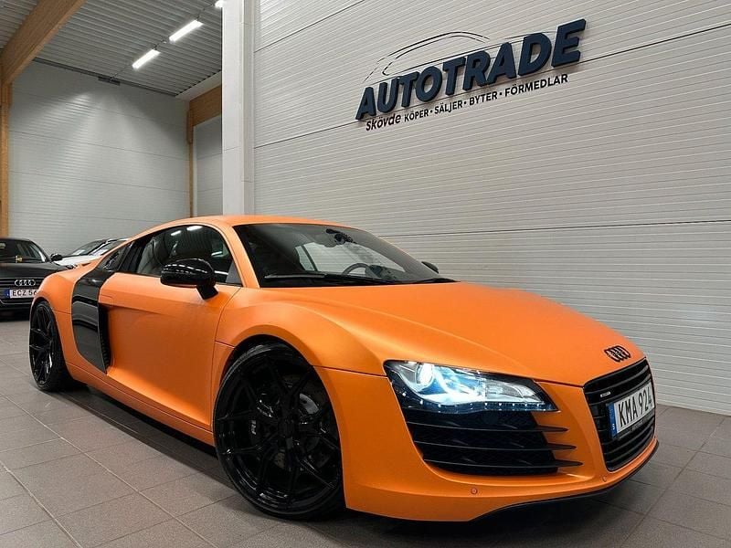 Grå Begagnad 2010 Audi R8 Coupé Comfort Sportkupé | 799 900 kr - Bild 1/4