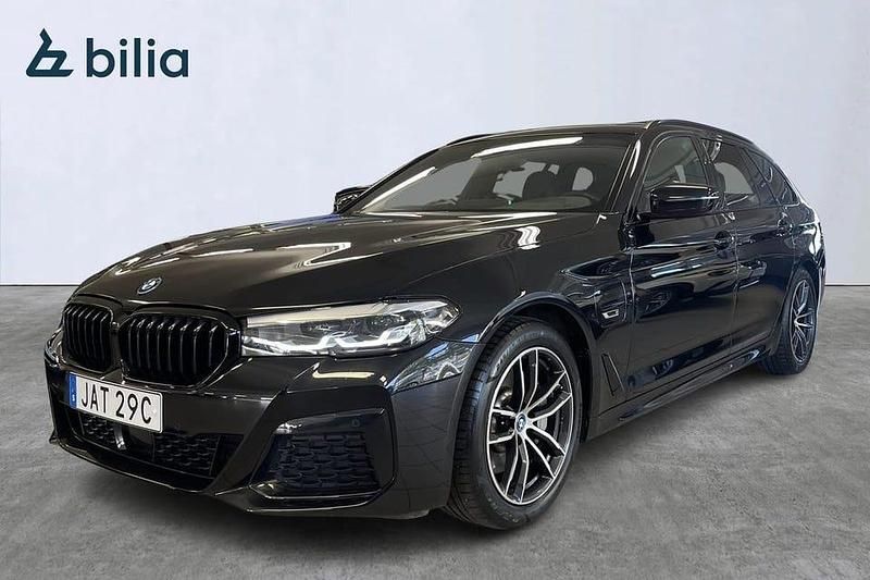 Svart Begagnad 2024 BMW 530 M Sport Kombi | 499 800 kr - Bild 1/4
