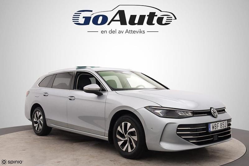Silver Begagnad 2024 VW Passat Kombi | 339 500 kr (Lite dyr) - Bild 1/4