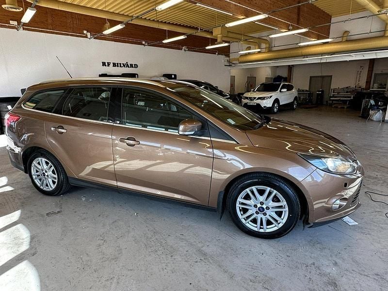 Brun Begagnad 2013 Ford Focus Titanium Kombi | 42 900 kr (Bra pris) - Bild 1/4