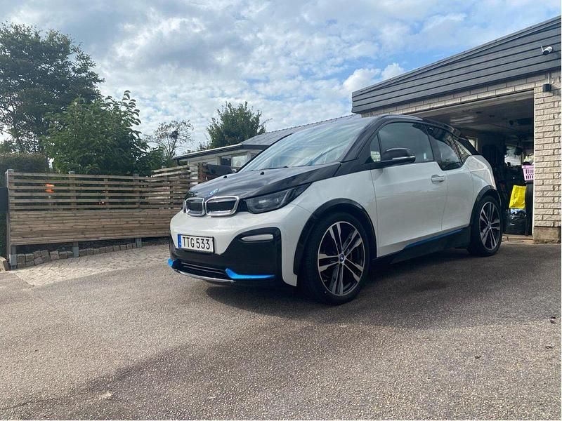 Vit Begagnad 2018 BMW i3 Comfort Edition Halvkombi | 155 000 kr (Marknadspris) - Bild 1/4
