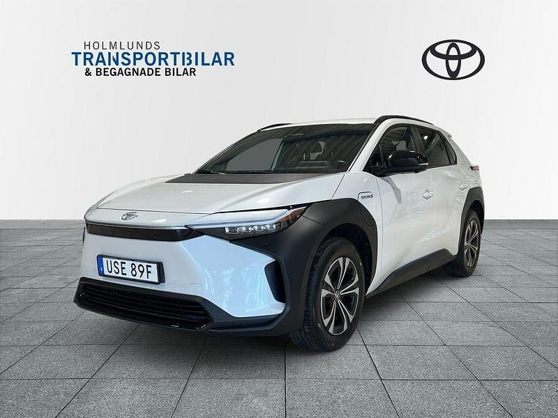 Vit Begagnad 2023 Toyota bZ4X Premium SUV | 414 900 kr (Marknadspris) - Bild 1/3