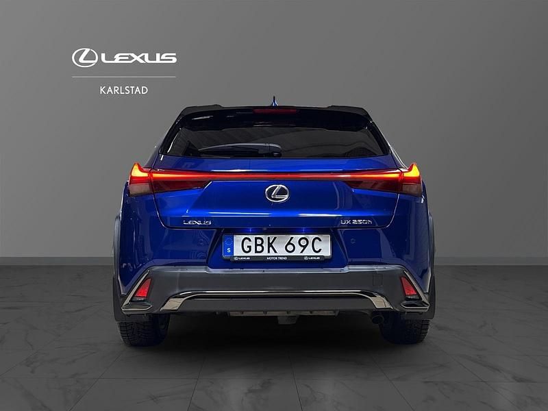 Begagnad Lexus UX 250h E-FOUR 186 HK (136 kW) 2019 Blå SUV