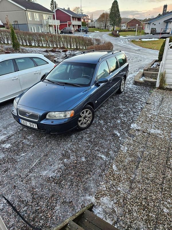 Blå Begagnad 2006 Volvo V70 Kombi | 27 000 kr (Marknadspris) - Bild 1/4
