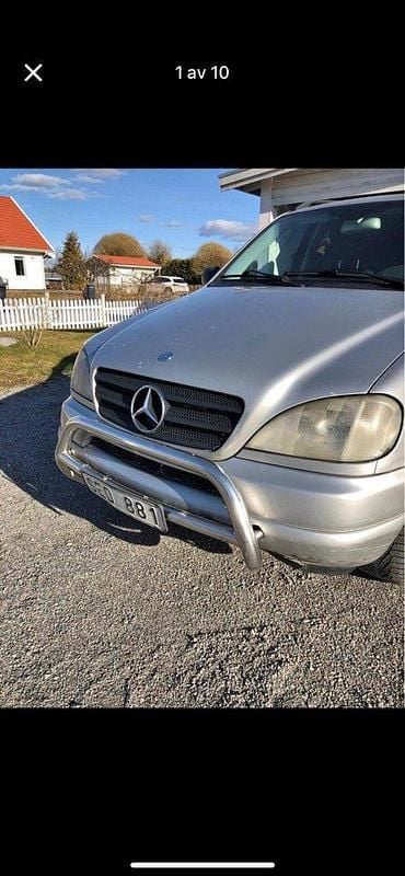 Grå Begagnad 2001 Mercedes ML430 SUV | 27 000 kr - Bild 1/4