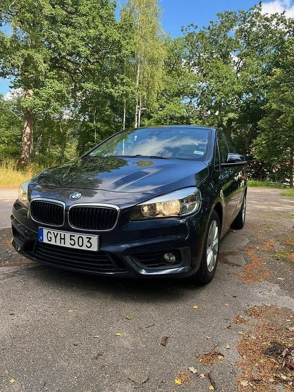 Blå Begagnad 2015 BMW 218 Active Tourer Advantage Minibuss | 129 000 kr (Marknadspris) - Bild 1/4
