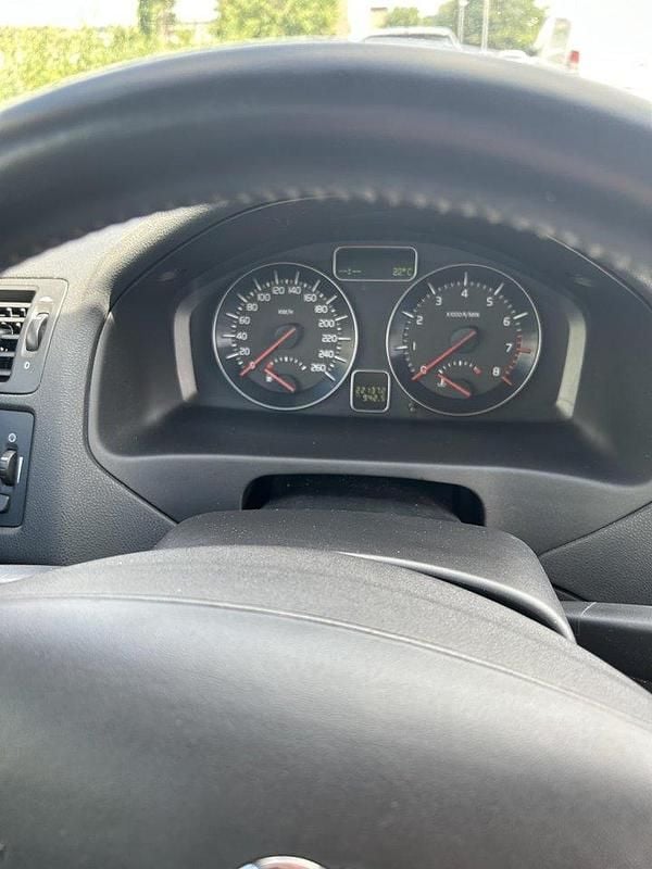 Grå Begagnad 2010 Volvo V50 Summum Kombi | 30 000 kr (Superpris) - Bild 1/4