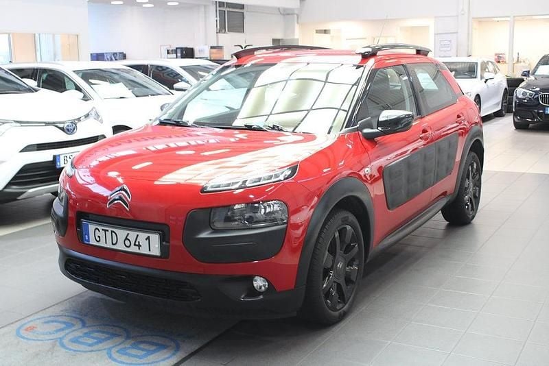 Röd Begagnad 2015 Citroën C4 Cactus PureTech Halvkombi | 74 900 kr (Bra pris) - Bild 1/4