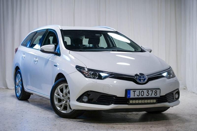 Vit Begagnad 2018 Toyota Auris Touring Sports Active Kombi | 139 900 kr (Bra pris) - Bild 1/4