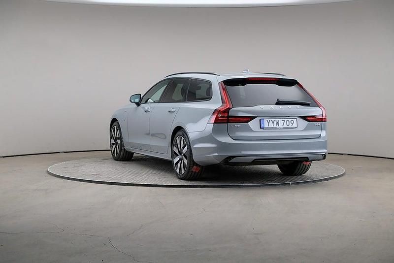 Begagnad Volvo V90 Plus 253 HK (186 kW) 2025 Grå Kombi
