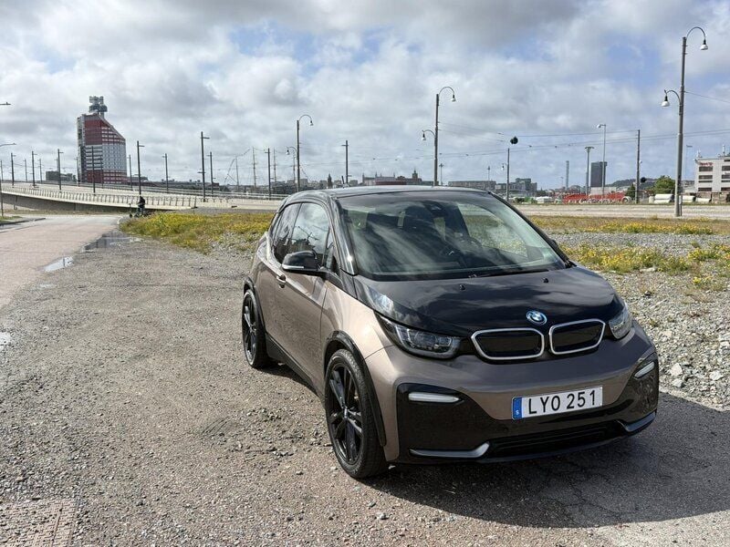 Brun Begagnad 2019 BMW i3 Halvkombi | 185 000 kr (Marknadspris) - Bild 1/4