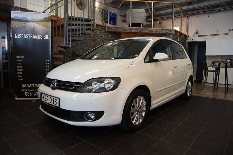 Vit Begagnad 2011 VW Golf Plus Cross Minibuss | 79 900 kr (Marknadspris) - Bild 1/4