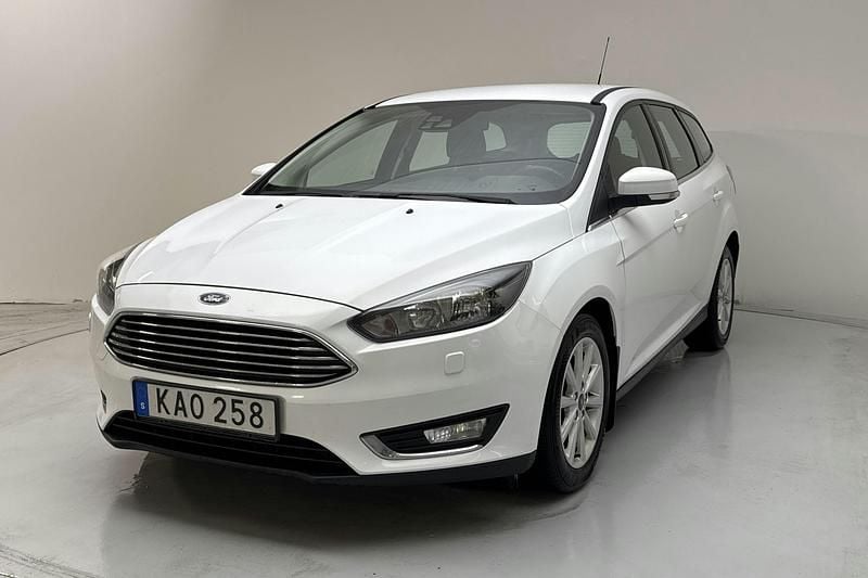 Vit Begagnad 2016 Ford Focus Titanium | 79 900 kr (Bra pris) - Bild 1/4
