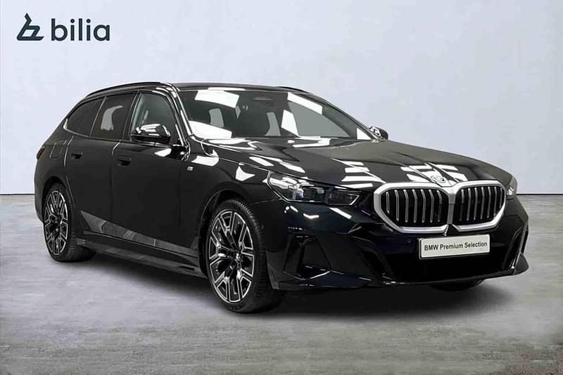 Svart Begagnad 2025 BMW 530e Kombi | 669 000 kr - Bild 1/1