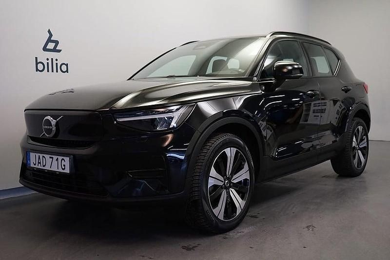 Begagnad Volvo XC40 Core 175 kW (238 HK) 2022 Svart SUV
