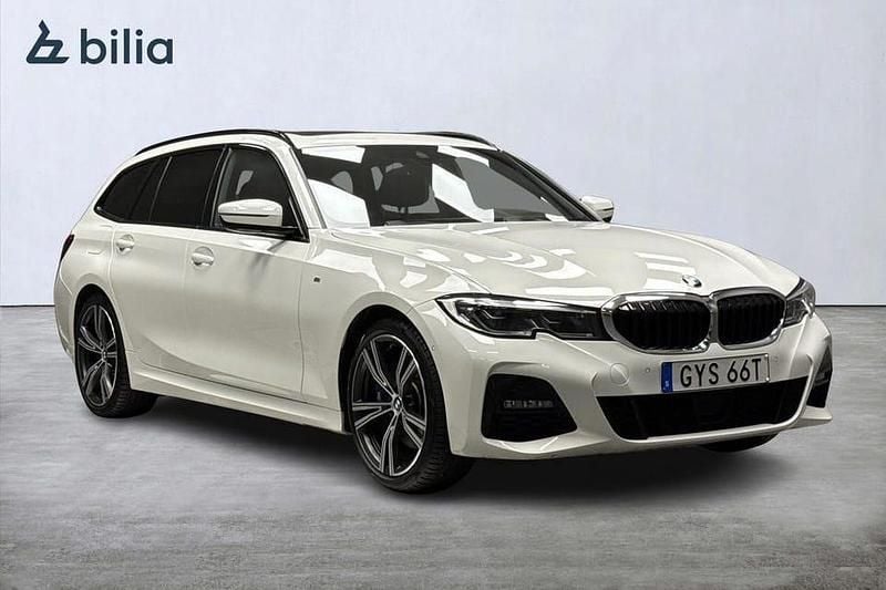 Vit Begagnad 2019 BMW 330 M Sport Kombi | 379 000 kr (Dyr) - Bild 1/4