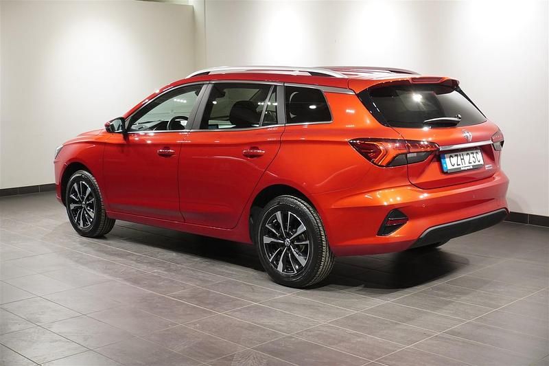 Begagnad MG MG5 EV Comfort 130 kW (177 HK) 2022 Röd Kombi