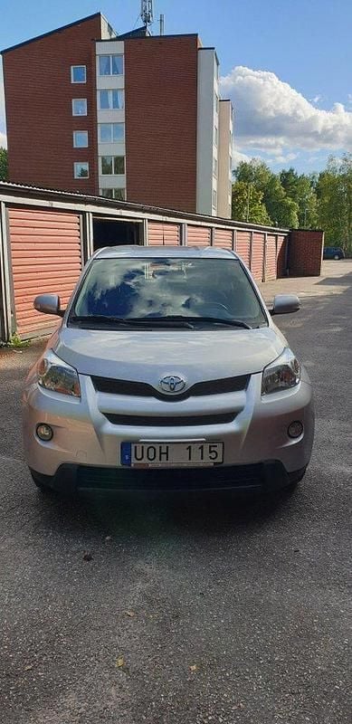 Silver Begagnad 2011 Toyota Urban Cruiser SUV | 45 000 kr (Bra pris) - Bild 1/4