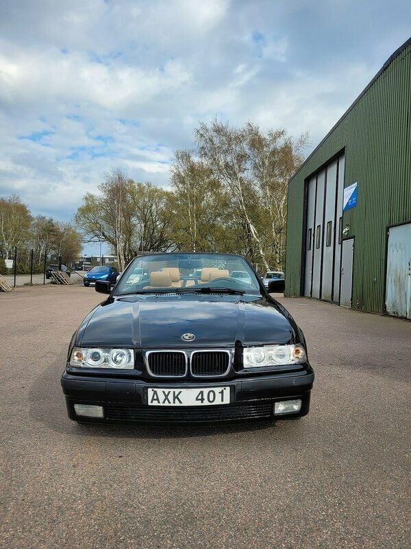 Begagnad BMW 320 Cabriolet 150 HK (110 kW) 1996 Svart Cab