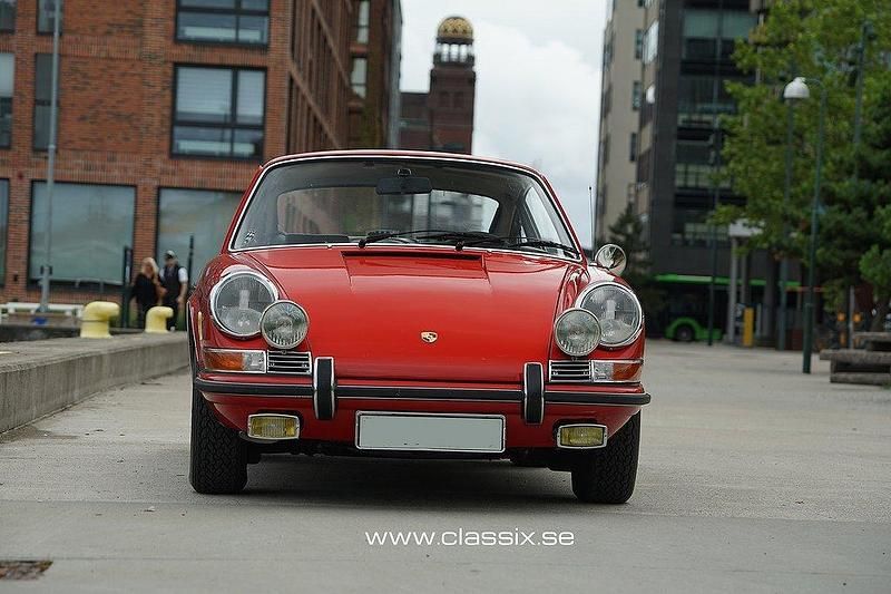 Begagnad Porsche 911 152 HK (111 kW) 1970 Röd Sportkupé