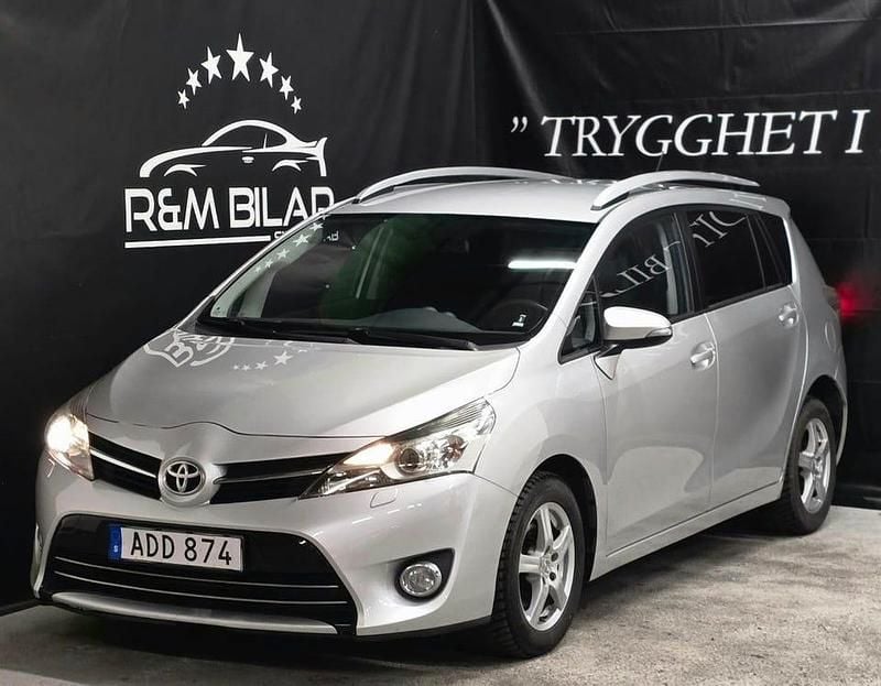 Silver Begagnad 2014 Toyota Verso Minibuss | 124 800 kr (Bra pris) - Bild 1/4