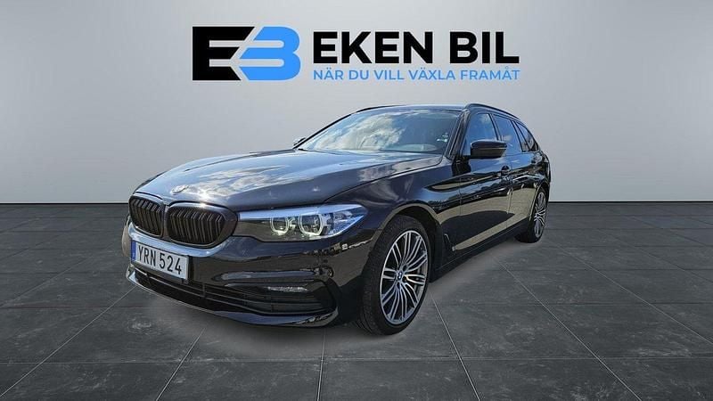 Svart Begagnad 2018 BMW 520 Sport Line Kombi | 263 750 kr (Bra pris) - Bild 1/3
