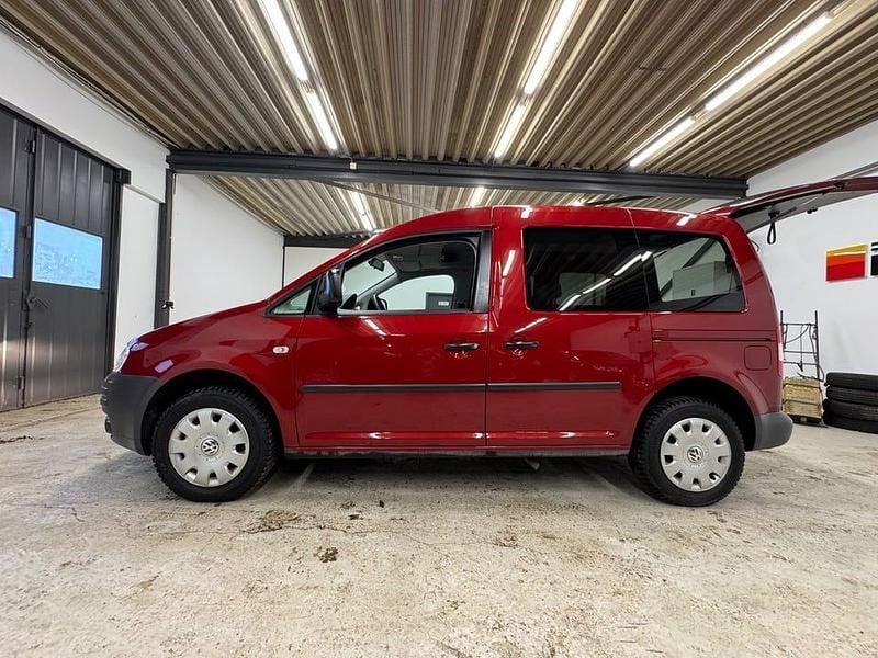 Begagnad VW Caddy 102 HK (75 kW) 2008 Röd Minibuss