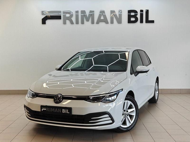 Vit Begagnad 2021 VW Golf VIII Halvkombi | 219 900 kr (Bra pris) - Bild 1/4