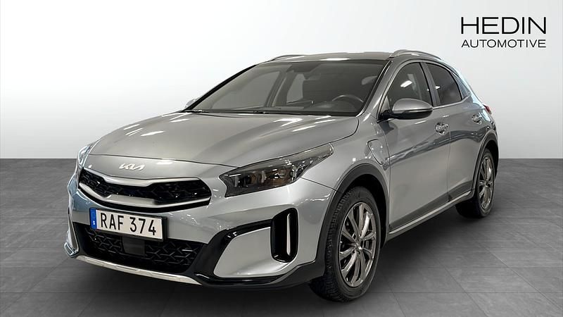 Grå Begagnad 2023 Kia XCeed SUV | 279 900 kr (Marknadspris) - Bild 1/4